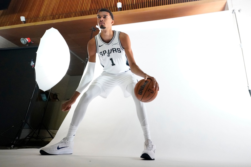 历史哪位2米26巨人最强？文班有望冲第一 除他外仅姚明场均超10分